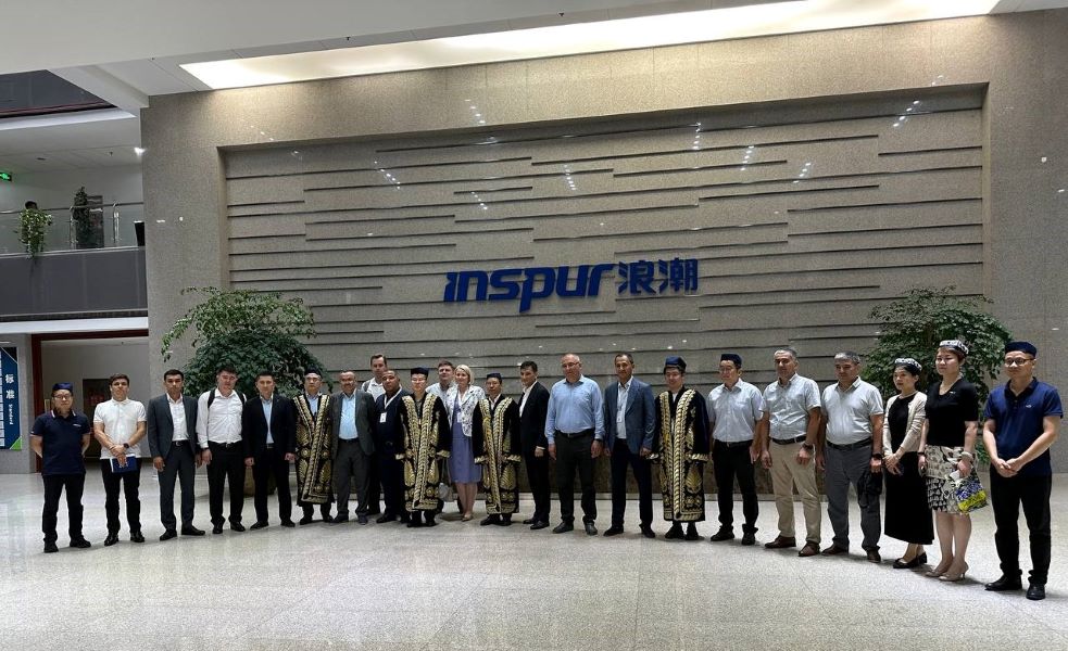 2 Участники Узбекско-китайской конференции.jpg