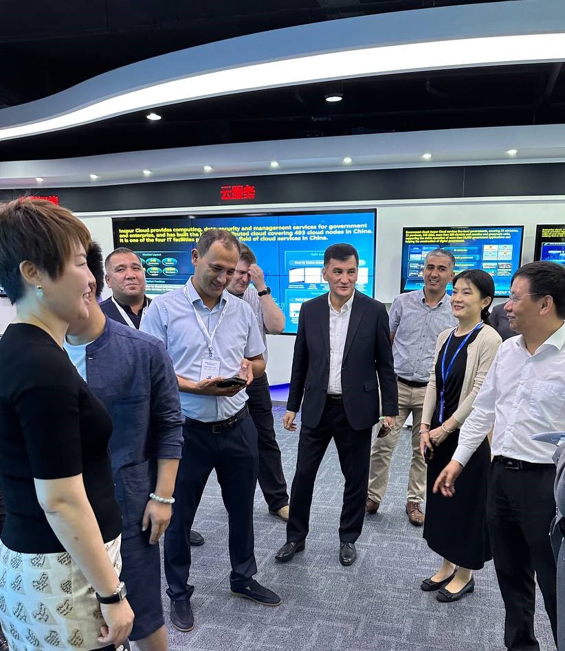 В демонстрационном зале вендора.