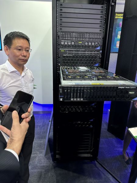 Inspur демонстрация оборудования.