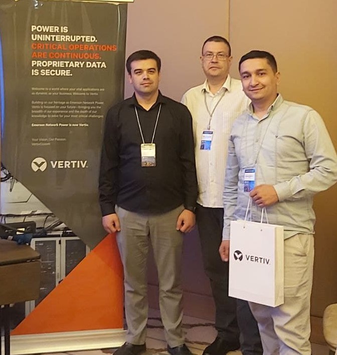 Специалисты NIHOL на партнерской встрече.