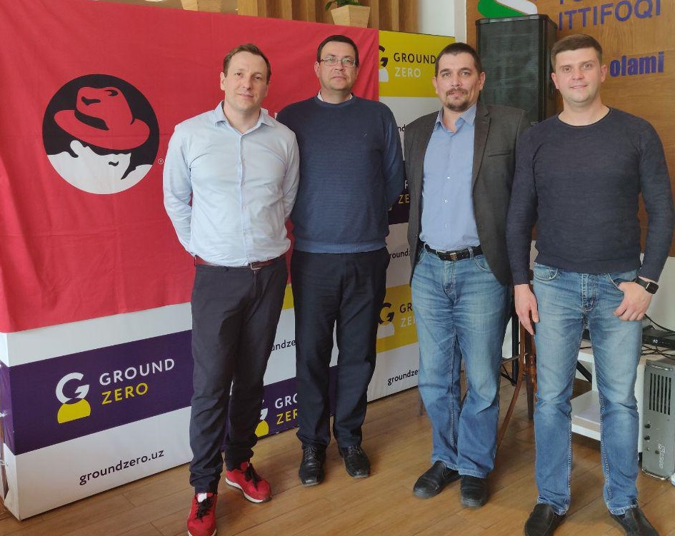 На партнерской встрече специалисты группы компаний NIHOL и представитель Red Hat.